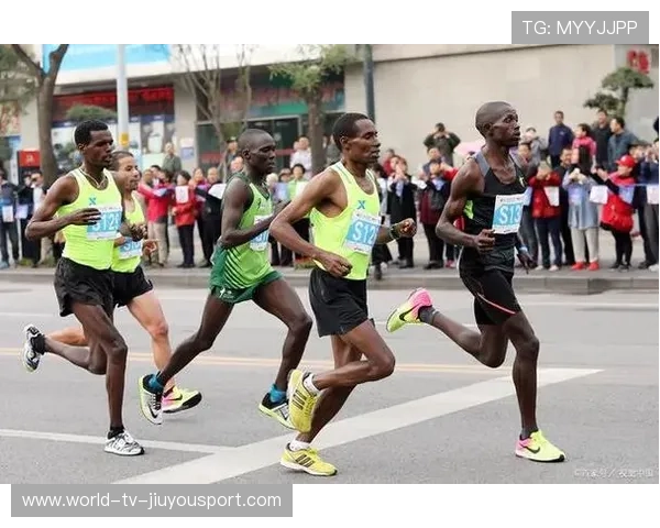 马拉松比赛领跑车故障，选手全靠自觉不抄近道