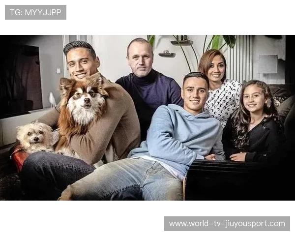 球员赛后感谢家人支持的温暖瞬间成为社媒焦点，感谢球员的付出