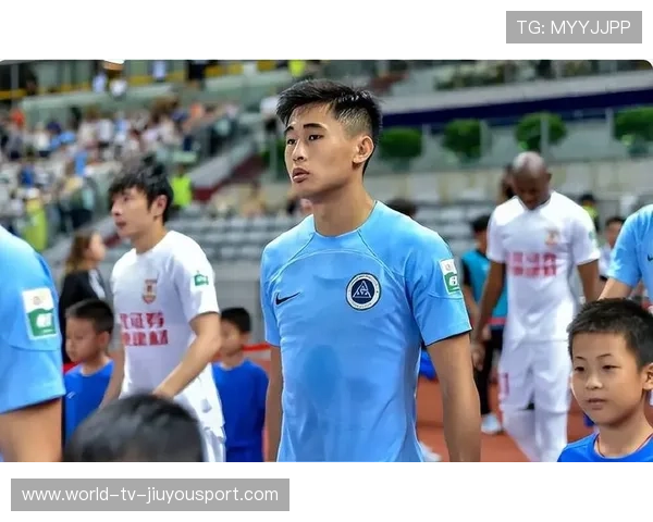 戴伟浚代表深圳新鹏城主罚任意球直挂死角